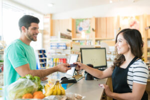 Como atrair e fidelizar clientes no supermercado, hortifrúti e açougue?